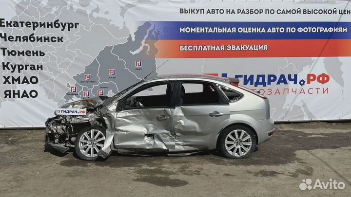 Обшивка двери багажника левая Ford Focus 2 1352779