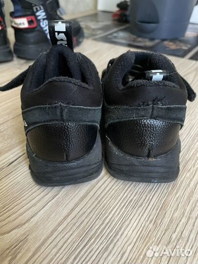Кроссовки на мальчика 23