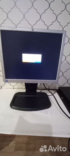 Монитор для компьютера, на подставке