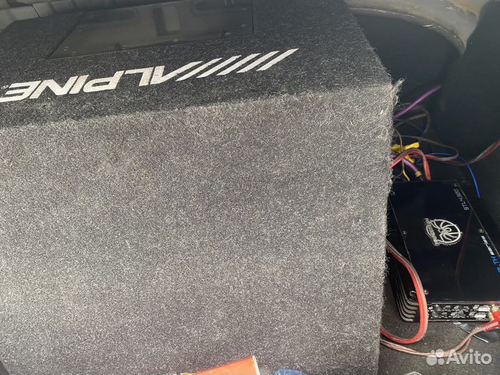 Сабвуфер+усилитель alpine800W+soundstream 4k