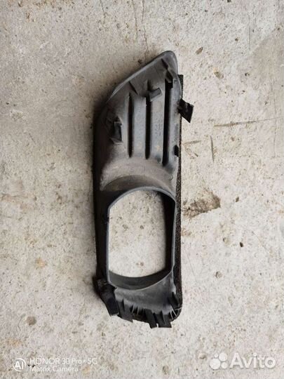 Накладка противотуманной фары на тойоту камри