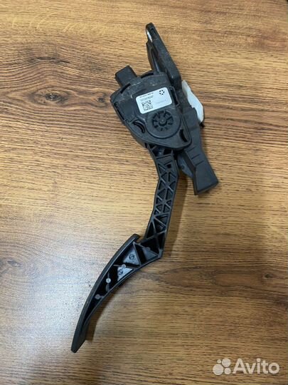 Педаль газа Jeep Grand Cherokee (WK2) 52124785AE