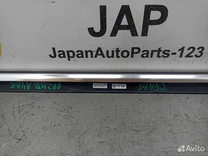 Молдинг стекла задний правый Audi A4 B8 3.2 CAL