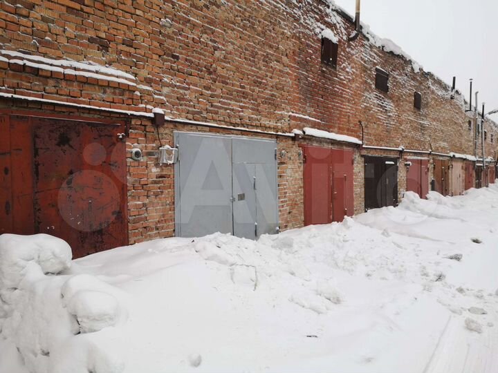 Гараж, > 30 м²