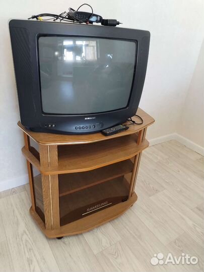 Тумба и телевизор
