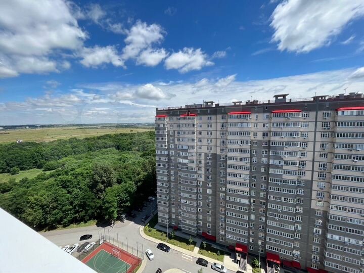 2-к. квартира, 68,4 м², 1/19 эт.