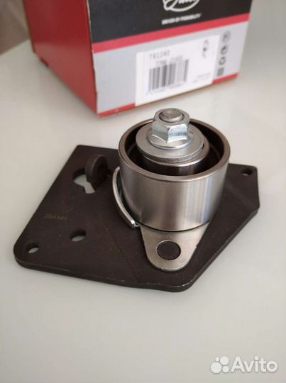 Ролик натяжителя ремня