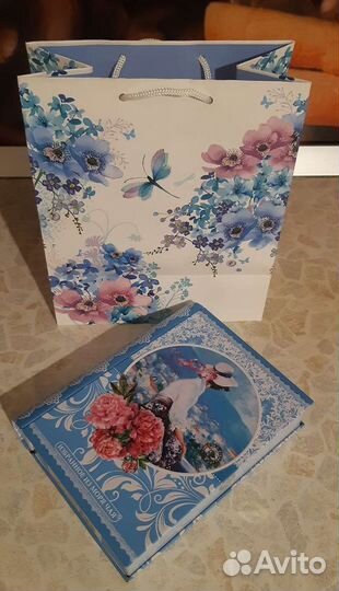 Чай в подарочной жестяной коробочке