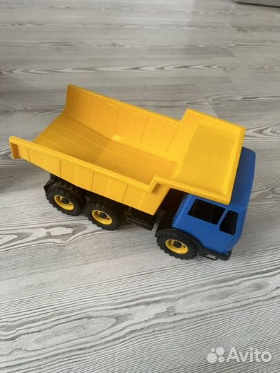 Игрушка грузовик