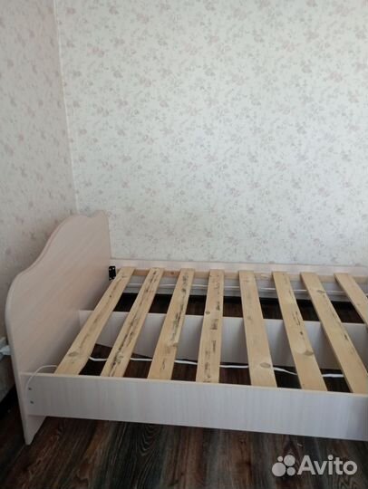 Кровать двухспальная 140 200 бу без матраса