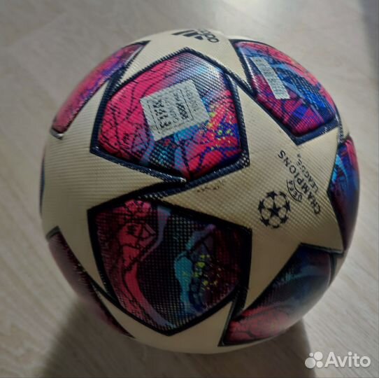 Футбольный мяч adidas лига чемпионов