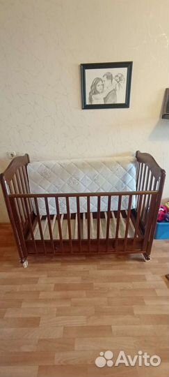 Детская кроватка с матрасом