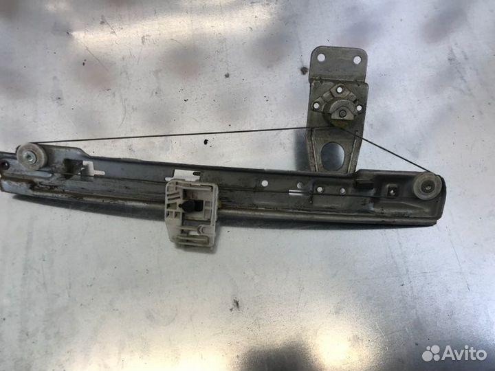 Стеклоподъемник механический задний левый Renault