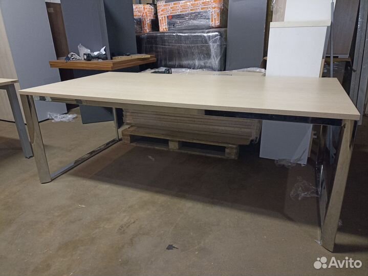 Стол офисный для переговоров