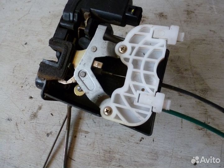 Замок передней правой двери Киа Церато LD