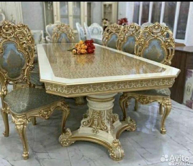 Стол и стулья