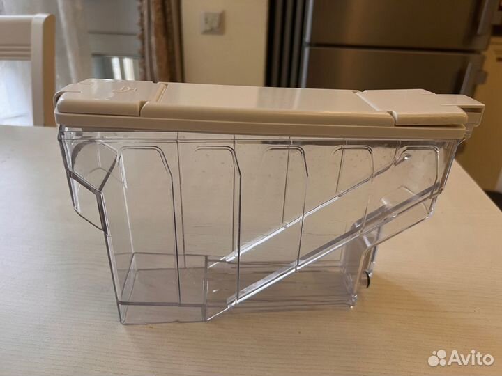 Емкость для воды для ледогенератора Liebherr