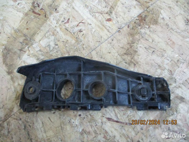 Кронштейн переднего бампера Тойота Королла 150