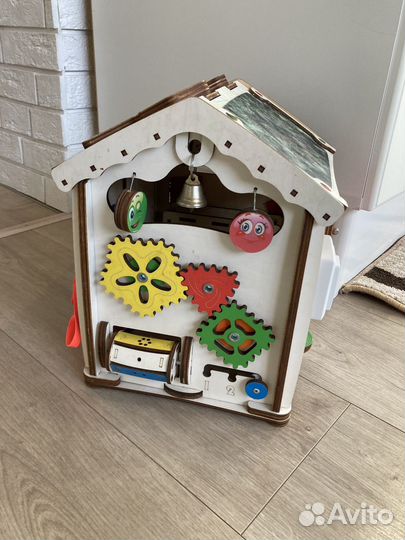 Бизиборд домик