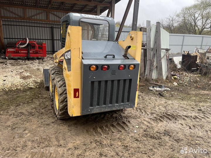 Мини-погрузчик Gehl SL 4240, 2014