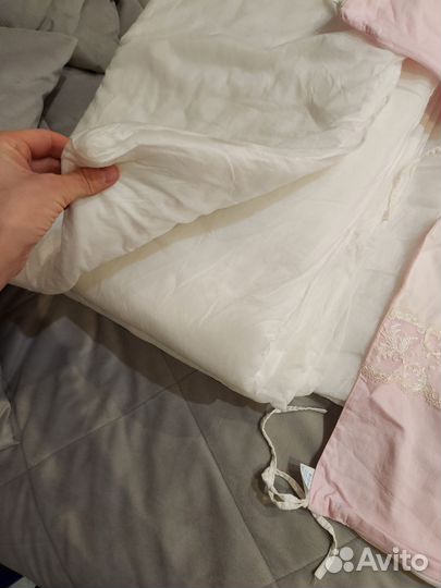 Бортики на кроватку для малыша на синтипоне