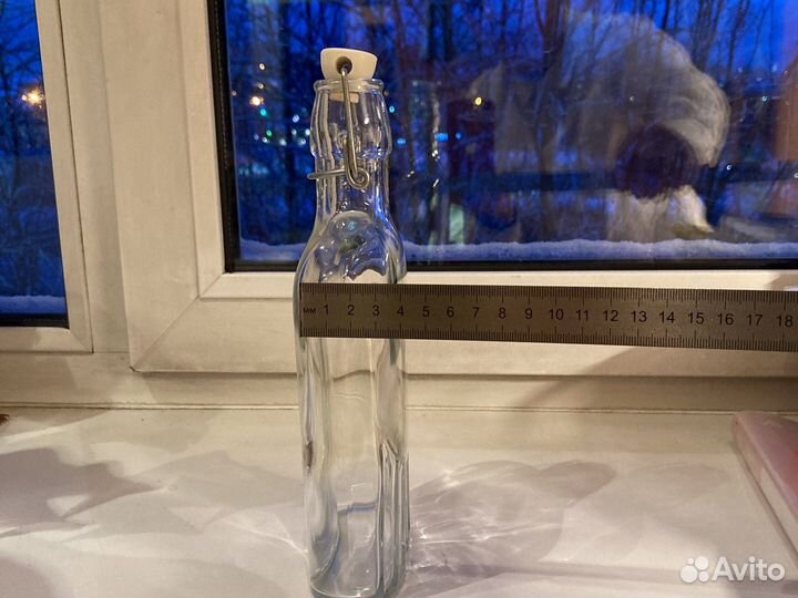Бутылка из стекла с крышкой