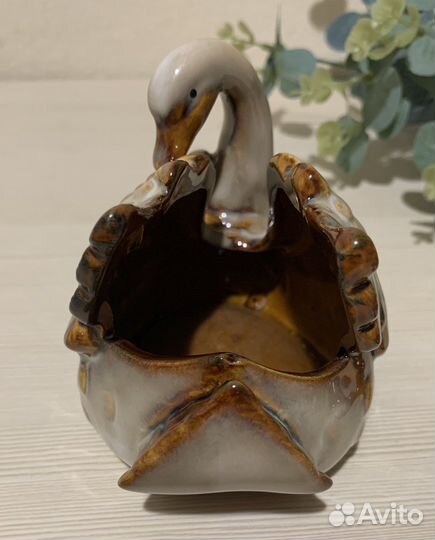 Вазочка Лебедь