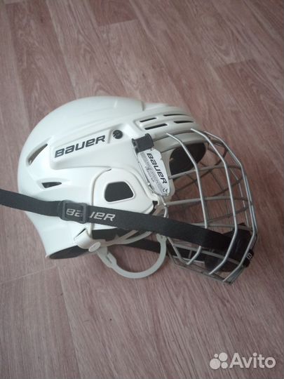 Хоккейный шлем