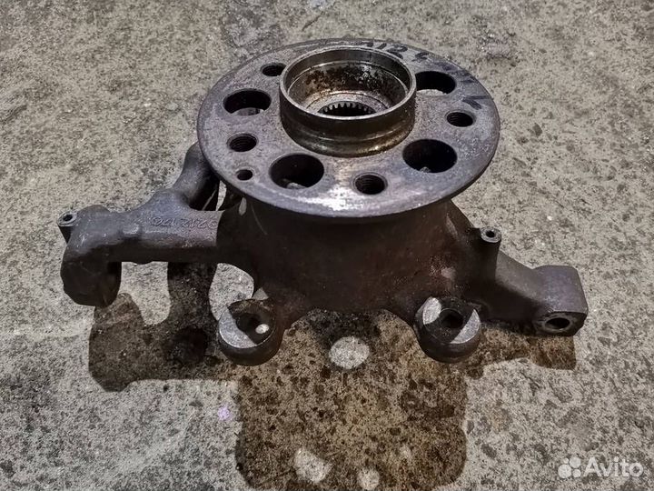 Кулак передний левый Mercedes E W212