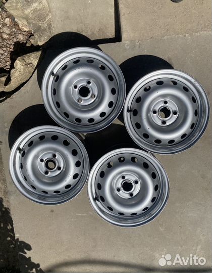 Штампованный диск r15 4:100