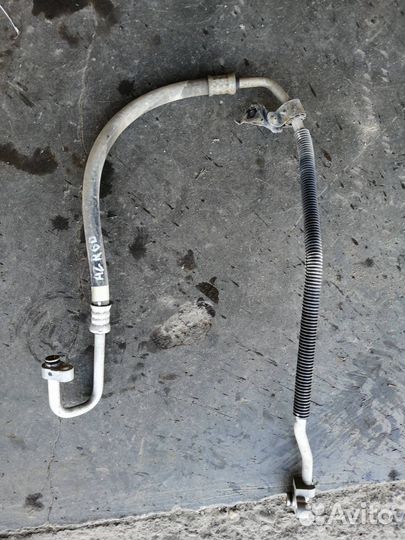 Трубка кондиционера Toyota Voxy AZR60G 8870328120