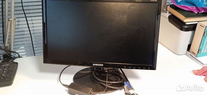 Монитор Samsung 1366x768