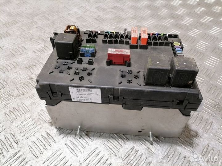 Блок предохранителей салонный S500 221