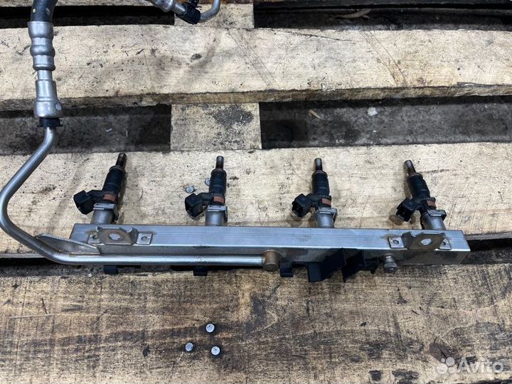 Топливная рейка Bmw 1 E87 N46B20 2004