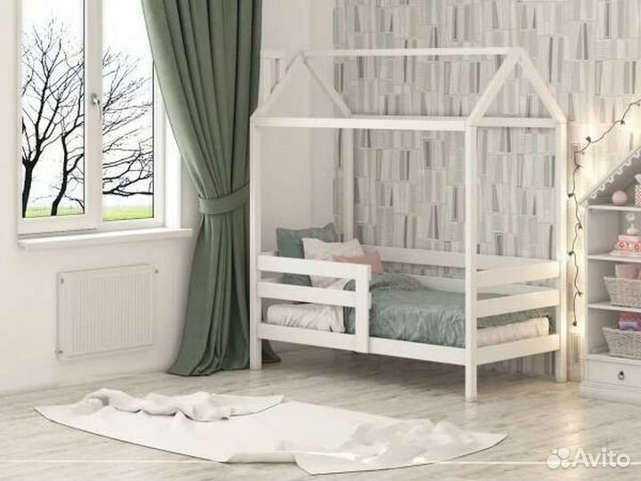 Кроватка из массива домик с бортиком детская