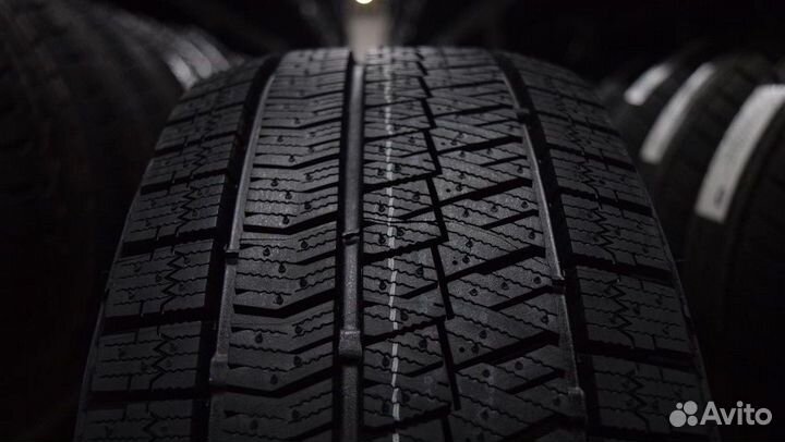 Bridgestone Blizzak Ice 215/55 R17 98T