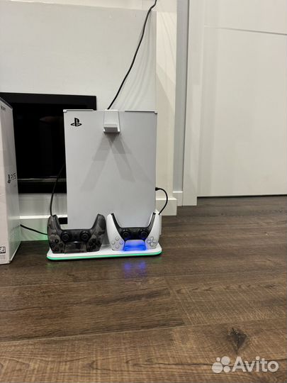 Продам PS5 825 G