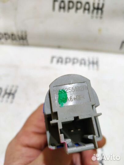 Датчик педали сцепления Renault sandero stepway 2