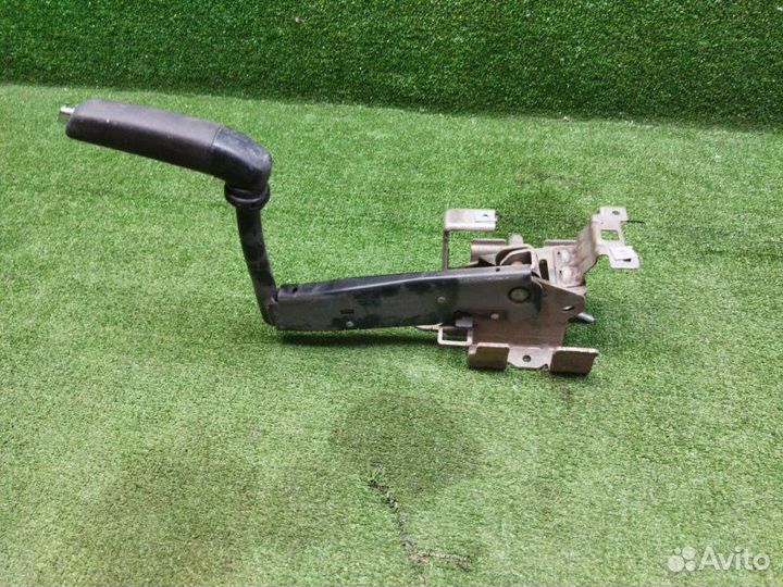 Рычаг стояночного тормоза Peugeot 308 2010