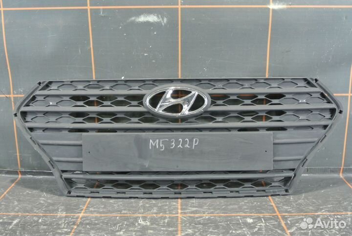 Решетка радиатора - Hyundai Solaris 2