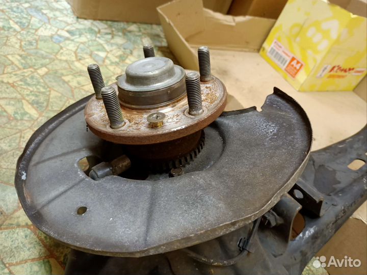 Mazda 6 GG рычаг ступица