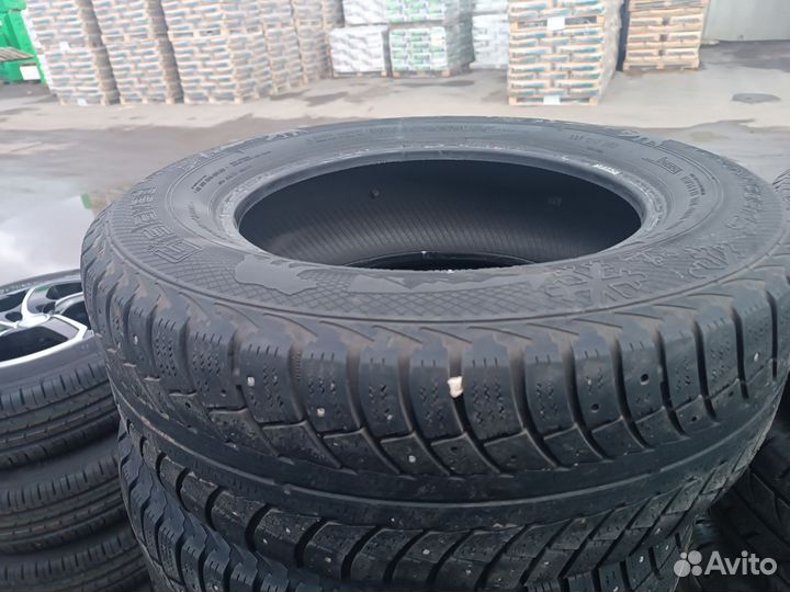 Gislaved Nord Frost 200 215/65 R16