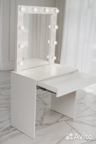 Гримерный столик с зеркалом бу