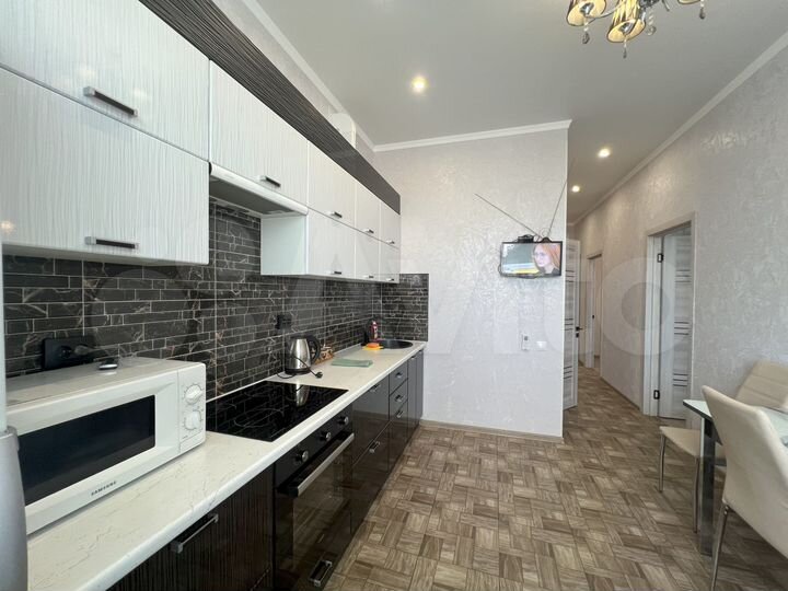 2-к. квартира, 57 м², 8/10 эт.