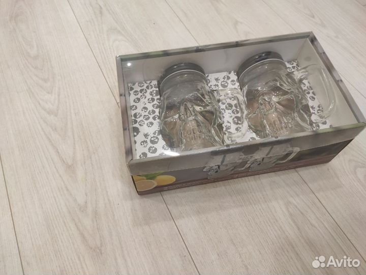 Кружка в виде черепа с крышкой и трубочкой (набор)