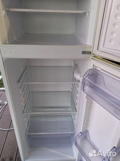 Холодильник zanussi