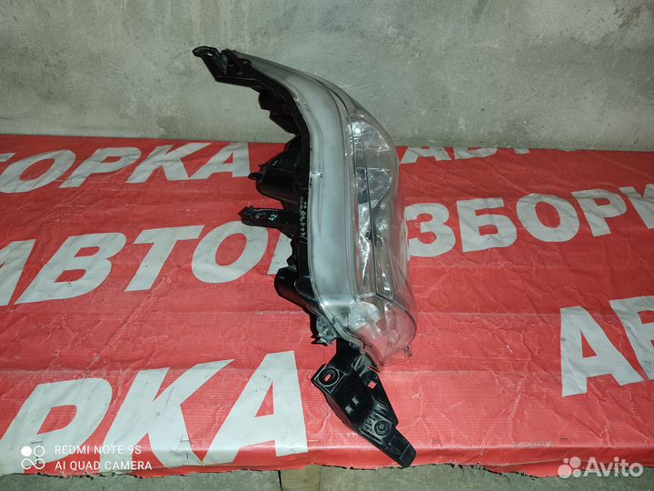 Фара левая Toyota Hilux