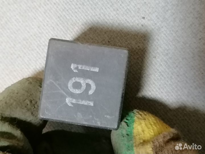 Реле поворотников №19 Audi 80 B3 1H0953227