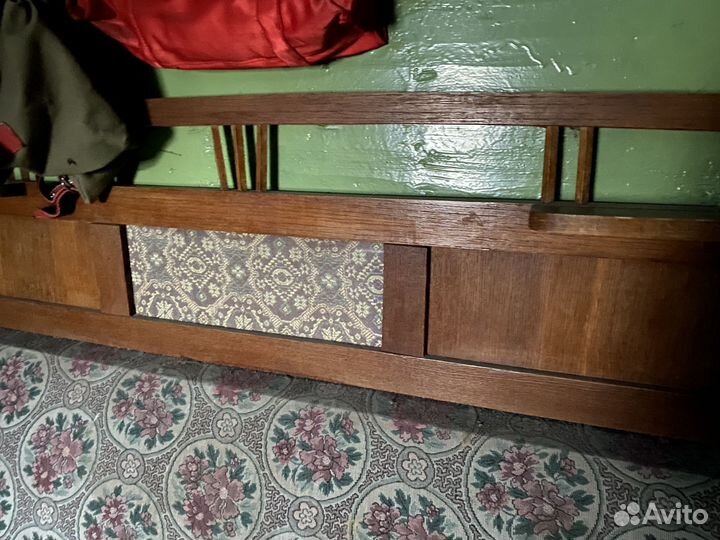 Старинный диван