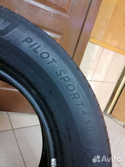 Michelin Pilot Sport 4 235/65 R17